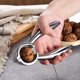 thumbnail image 3 of Cascanueces de aleación de zinc Baanuse, para pecanas, nueces, almendras, avellanas y pistachos, embudo Ormromra YQ-1337, 3 of 8