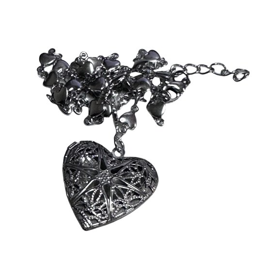 Stylish Heart Locket Necklace with Detailed Engravings Multifuntional Women Neck Jewelry Suitable for Various Outfits