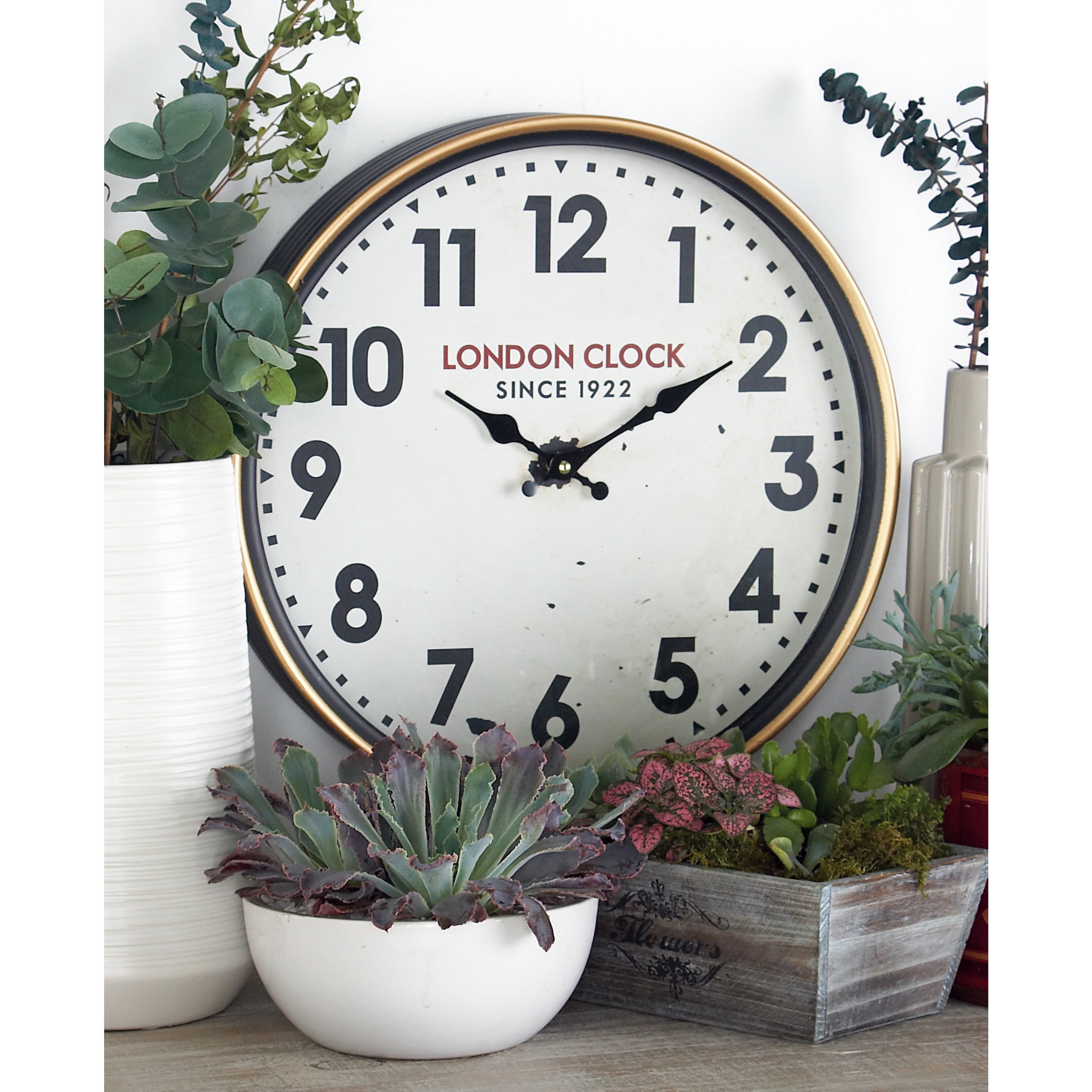 DecMode 16" White Metal Wall Clock