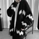 thumbnail image 3 of Ropa de hombre Abrigo Chaqueta de punto a rayas Suéter de punto para hombre Cuello en V negro Jersey de gran tamaño Manga larga 100% coreano Otoño 2024 Divertido, 3 of 4