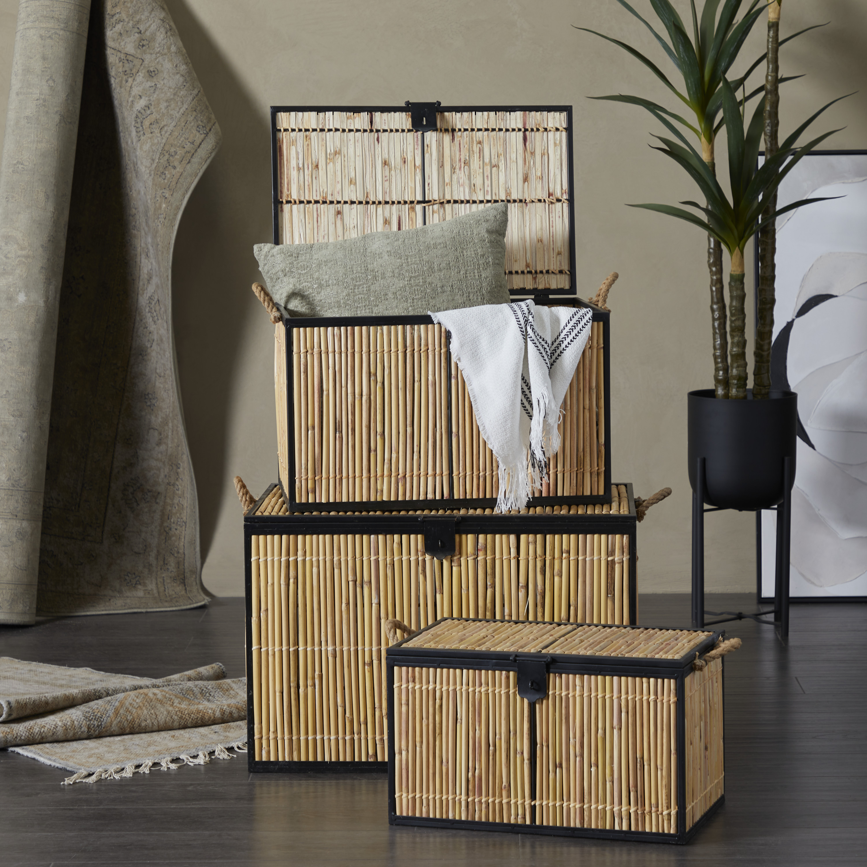 DecMode 25" x 17" Light Brown Rattan Handmade Nesting Trunk, 3-Pieces