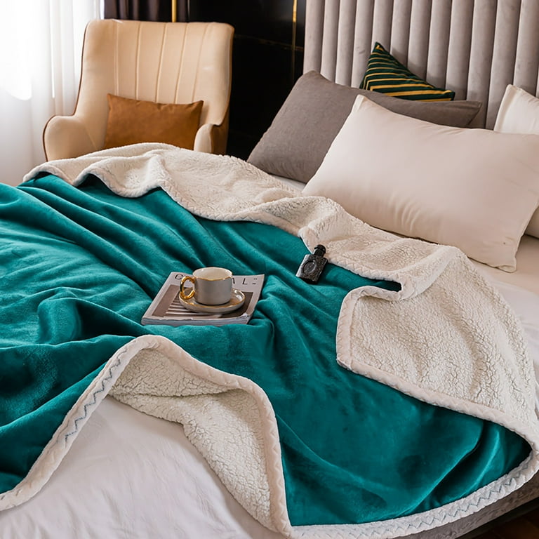 Homieway Dark Green Sherpa Blankets, Full Size Fleece Throw