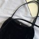 thumbnail image 1 of Bolsa de hombro de felpa suave a la moda para mujer de mano de gran capacidad de Color sólido de invierno JShteea Para Estrenar, 1 of 8