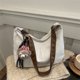 thumbnail image 3 of Bolso bandolera retro de gran capacidad y alto valor esmerilado, nuevo bolso de mano para uso diario de invierno 2025, combinable con todo., 3 of 5