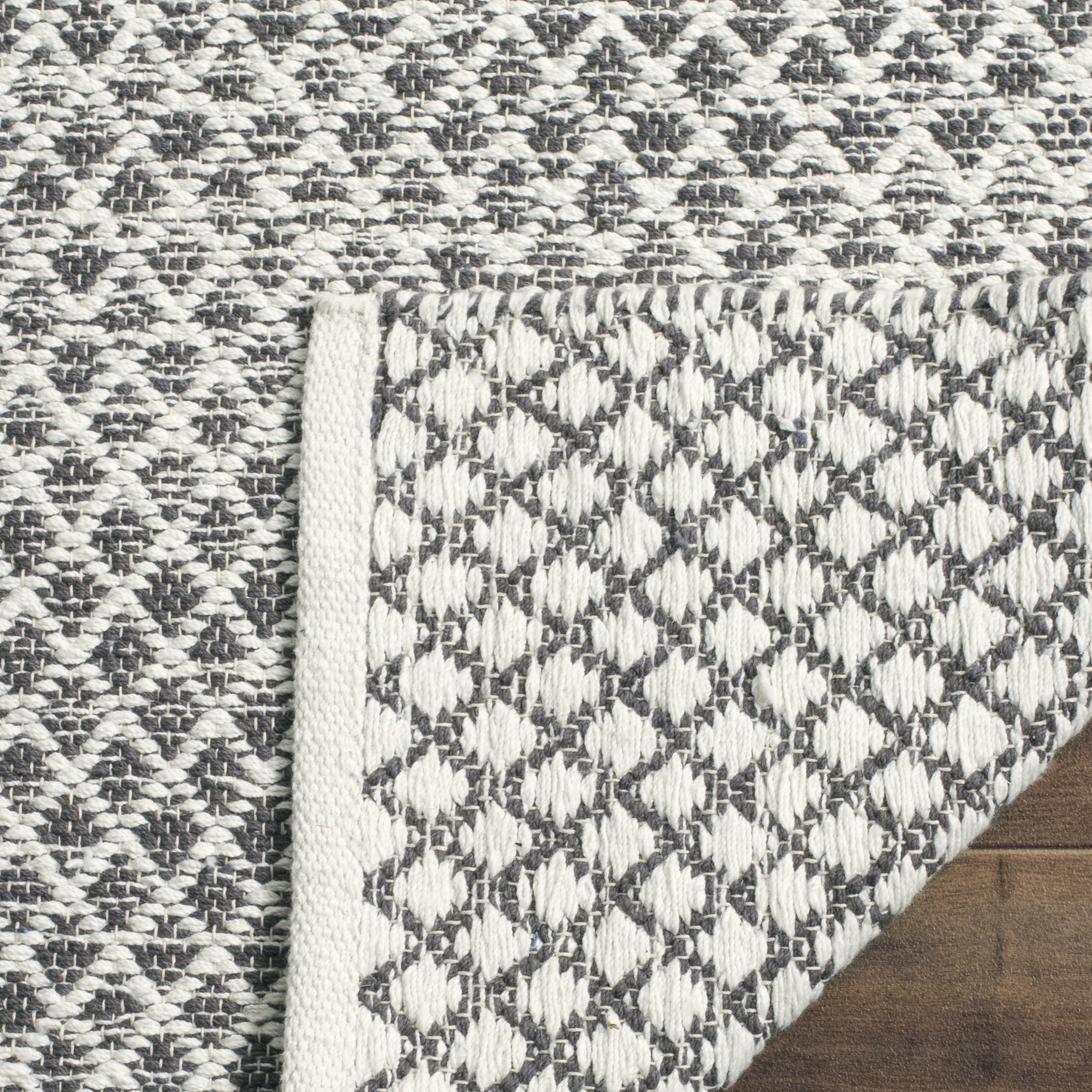 SAFAVIEH Montauk Vaughn Geometric Cotton Runner Rug, Light Grey/Ivory, 2'3" x 12'