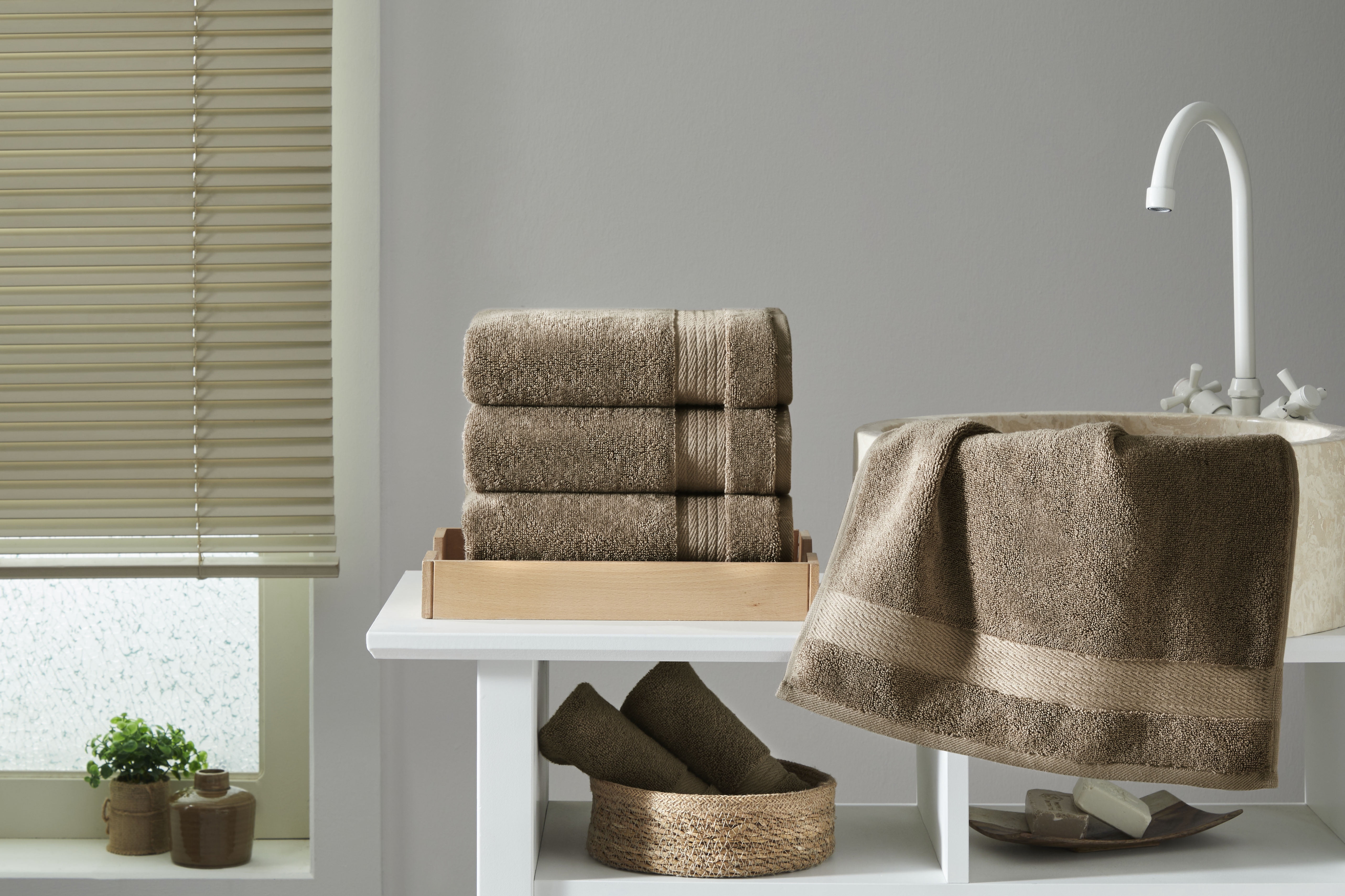 Ozdilek 4-Piece 16x30 Hand Towels  575 GSM – 100% Turkish Cotton, Luxury Soft , Quick Dry & Absorbent, Fade-Resistant, Comfortable & High-Quality Cotton Towel  (Light Brown)