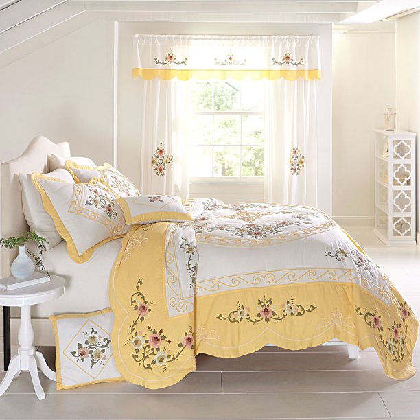 BrylaneHome Ava Oversized Embroidered Cotton Quilt King, Dandelion