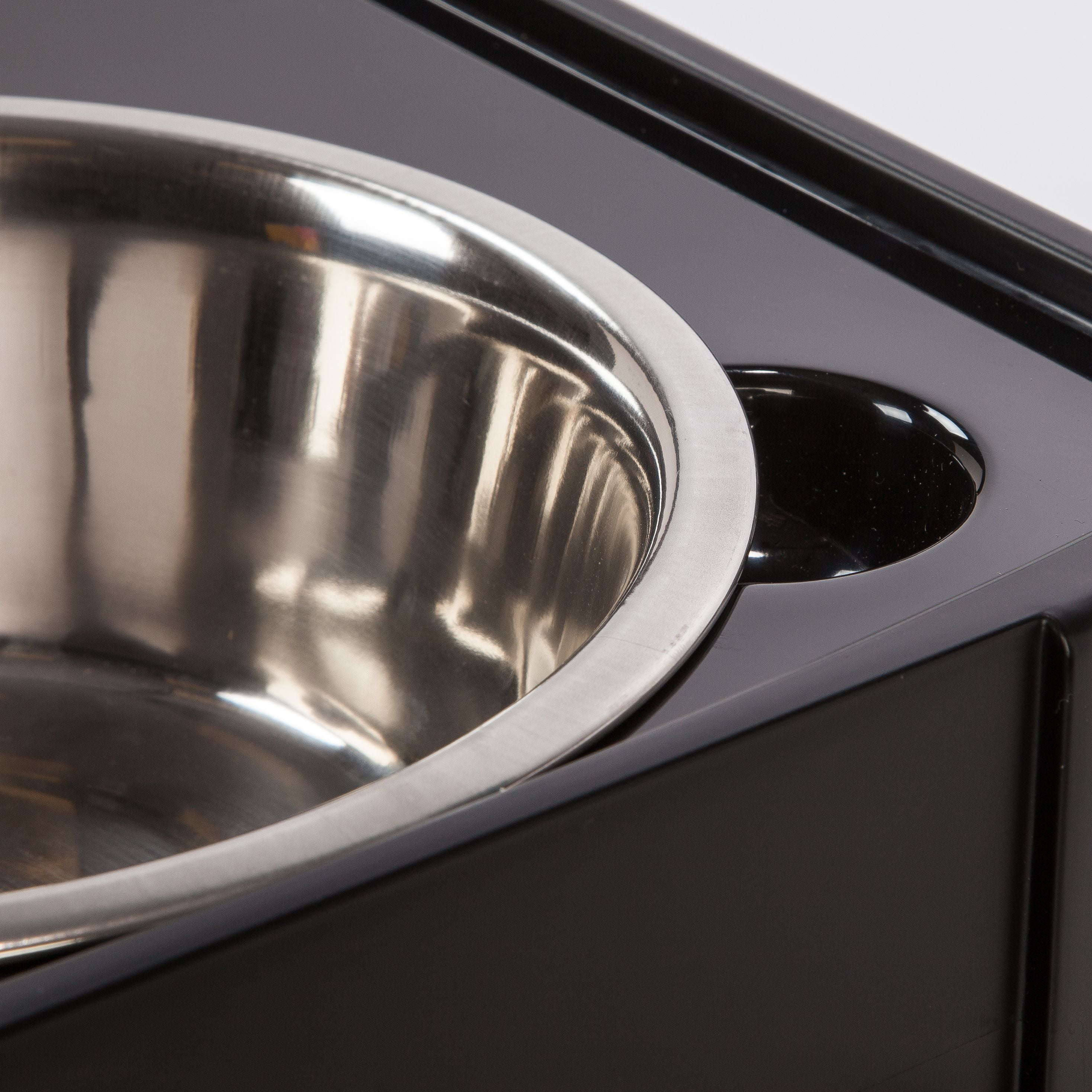 iris dog feeder