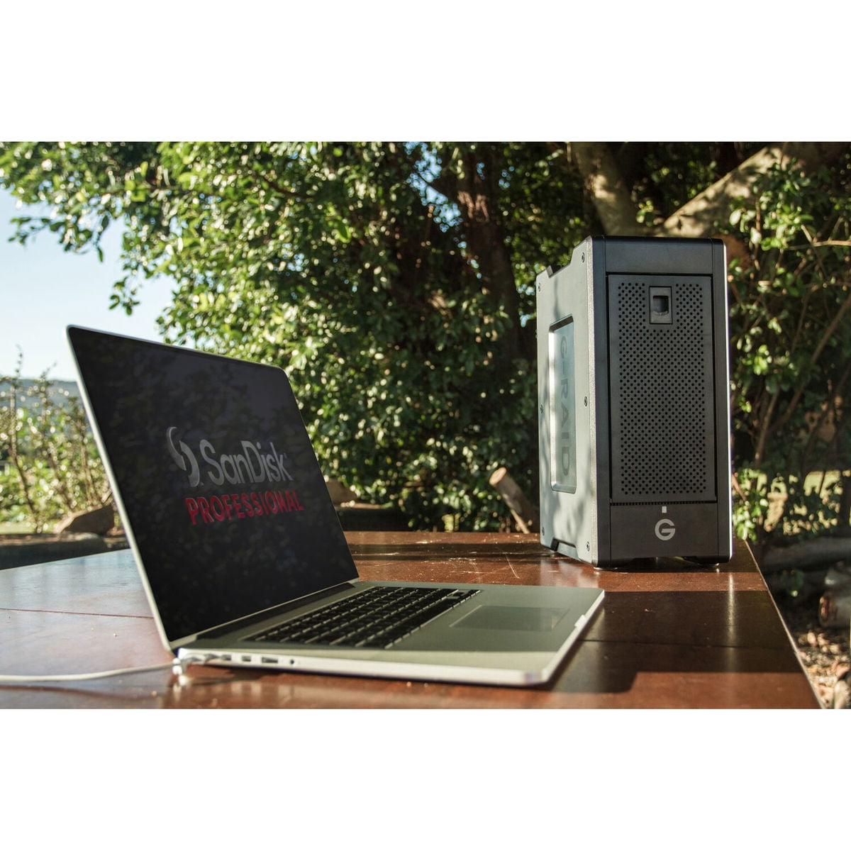 SanDisk Professional 192TB G-RAID SHUTTLE 8 transportable 8-bay hardware RAID solution with Thunderbolt 3 (40Gbps) and USB-C (10Gbps), 3.5" External Hard Drive HDD, 7200 RPM - SDPH48H-192T-NBAAB