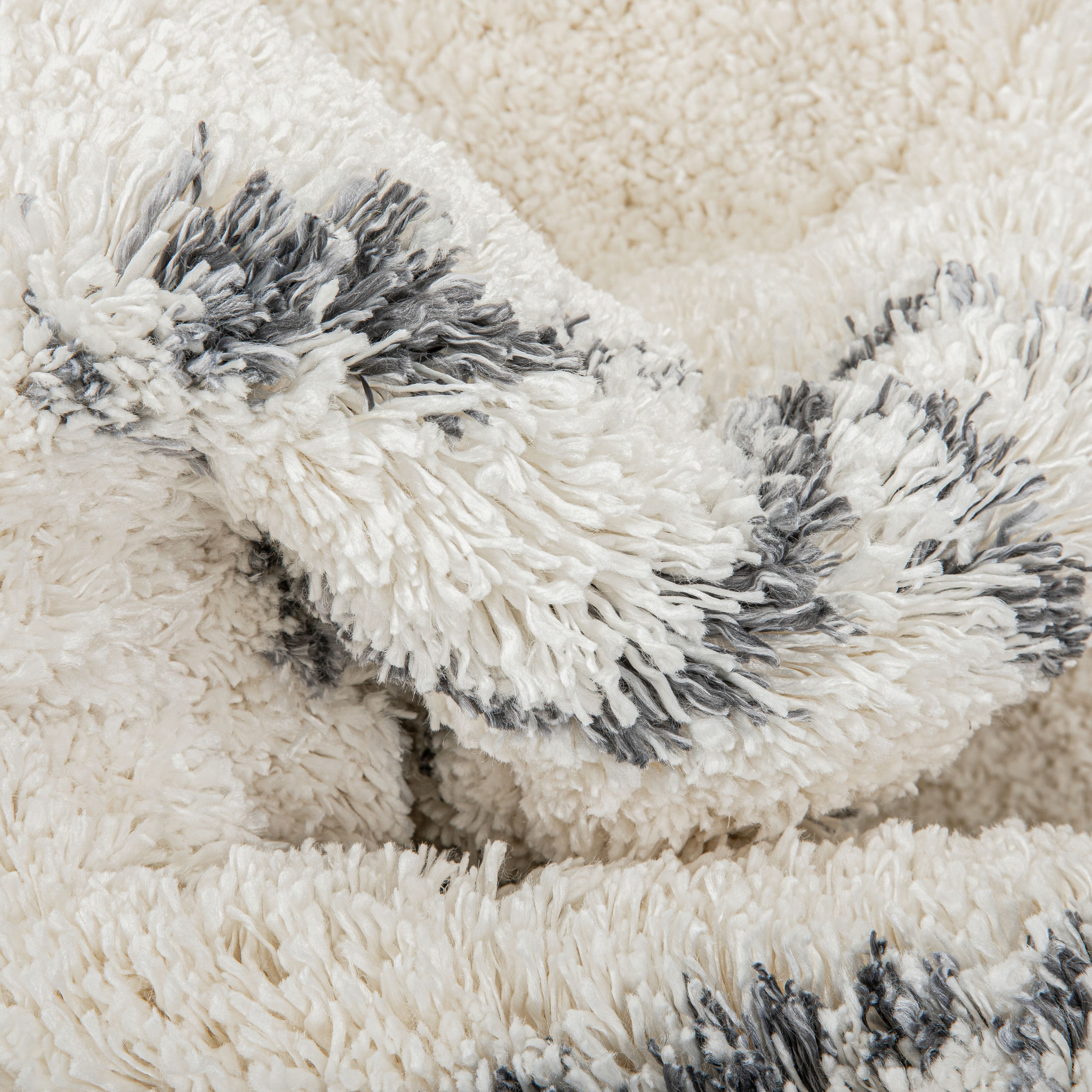 Well Woven Chloe Verdant Tribal Diamond Pattern Ivory 5'3" x 7'3" Super Soft & Thick Shag Area Rug
