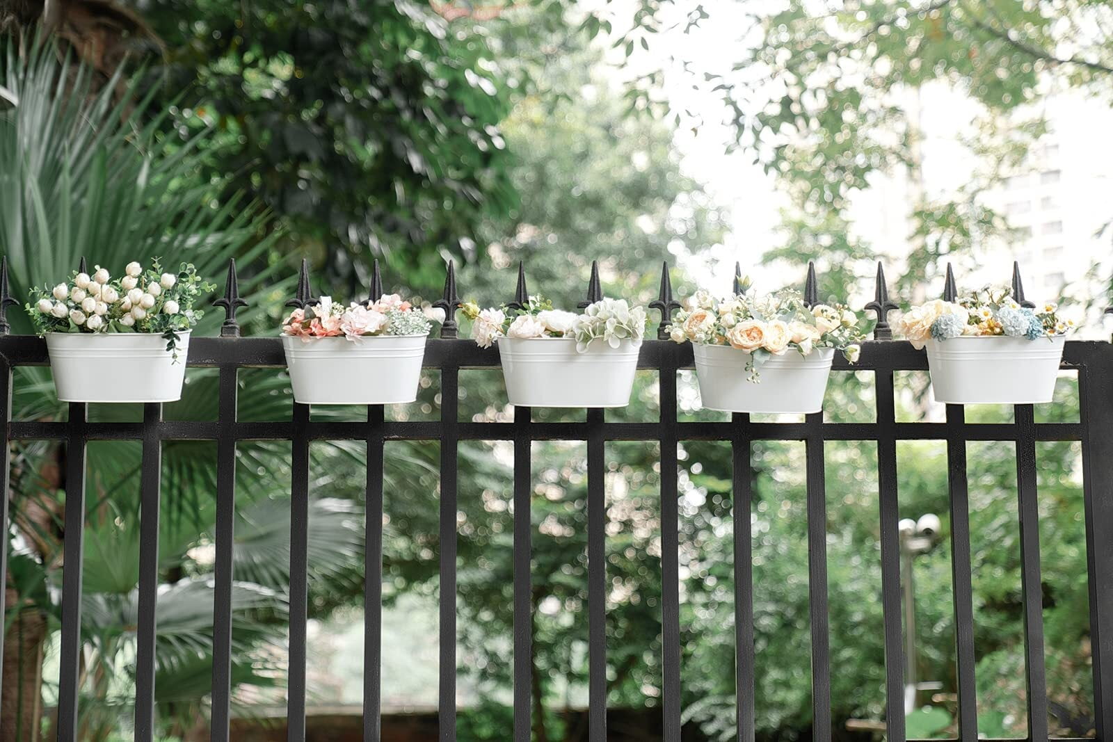 Metal Iron Hanging Flower Pots for Railing Fence Outdoor Planter Hanging Bucket Pots Countryside Style Window Flower Plant Holder with Detachable Hooks Home Decor,Black,3 Pcs
