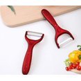 thumbnail image 4 of Juego de peladores Comfygrip, mangos ergonómicos, hojas ultra afiladas, herramientas de cocina de cerámica duraderas, 2 piezas, color rojo, 4 of 5