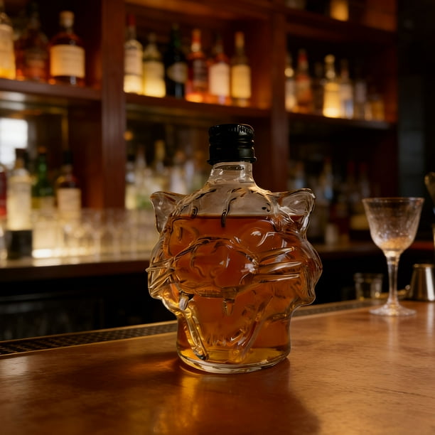 Botella De Vidrio 1Pcs Wolf Head Pattern Glass Bottle 5.51x5.13" Portable Whiskey Decanter High Borosilicate Glass with Sealing Stopper for Home Bar Decor and Gift Giving JASKFLY