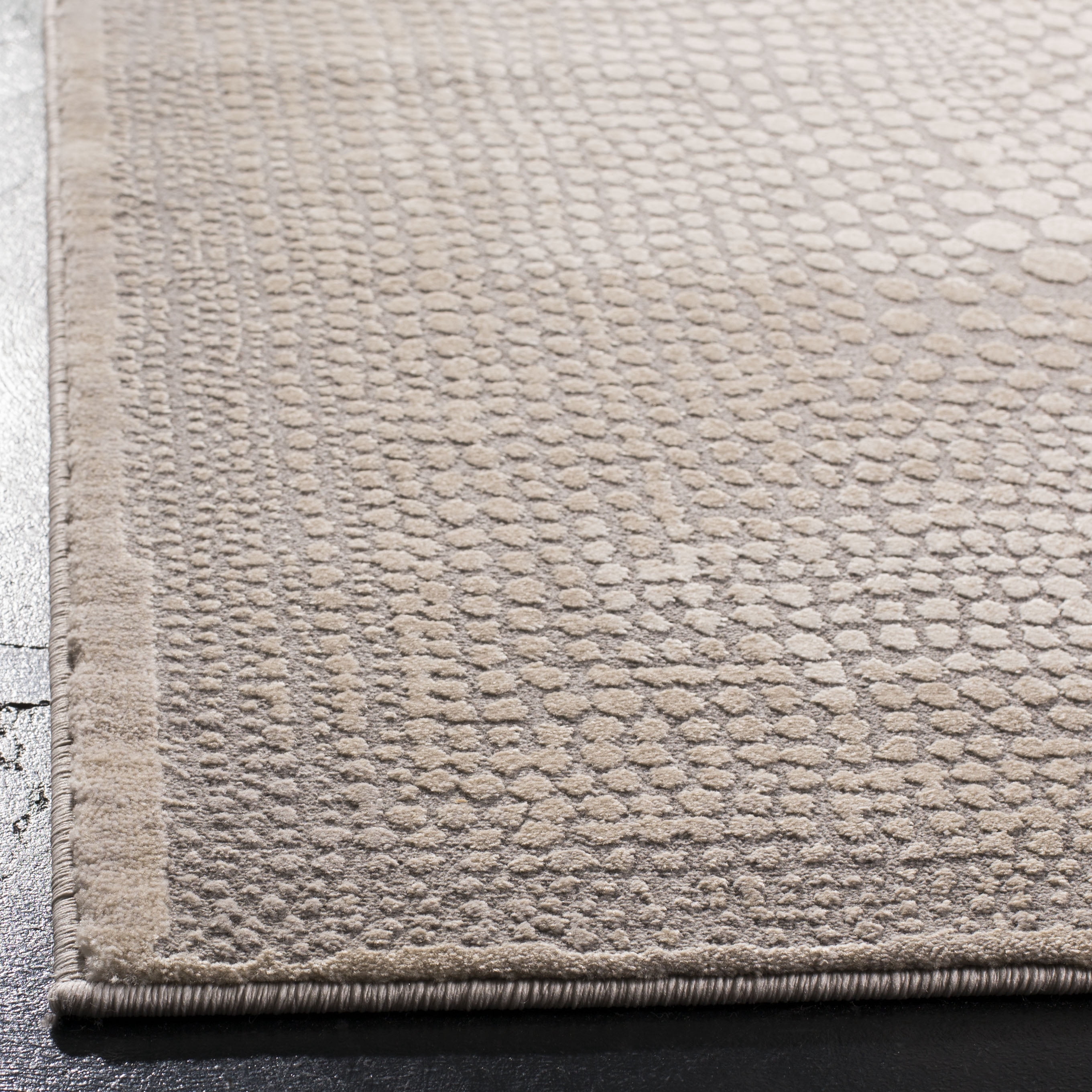 Safavieh Meadow Lactrice Polka Dot Area Rug, Ivory/Gray, 5' x 5' Square