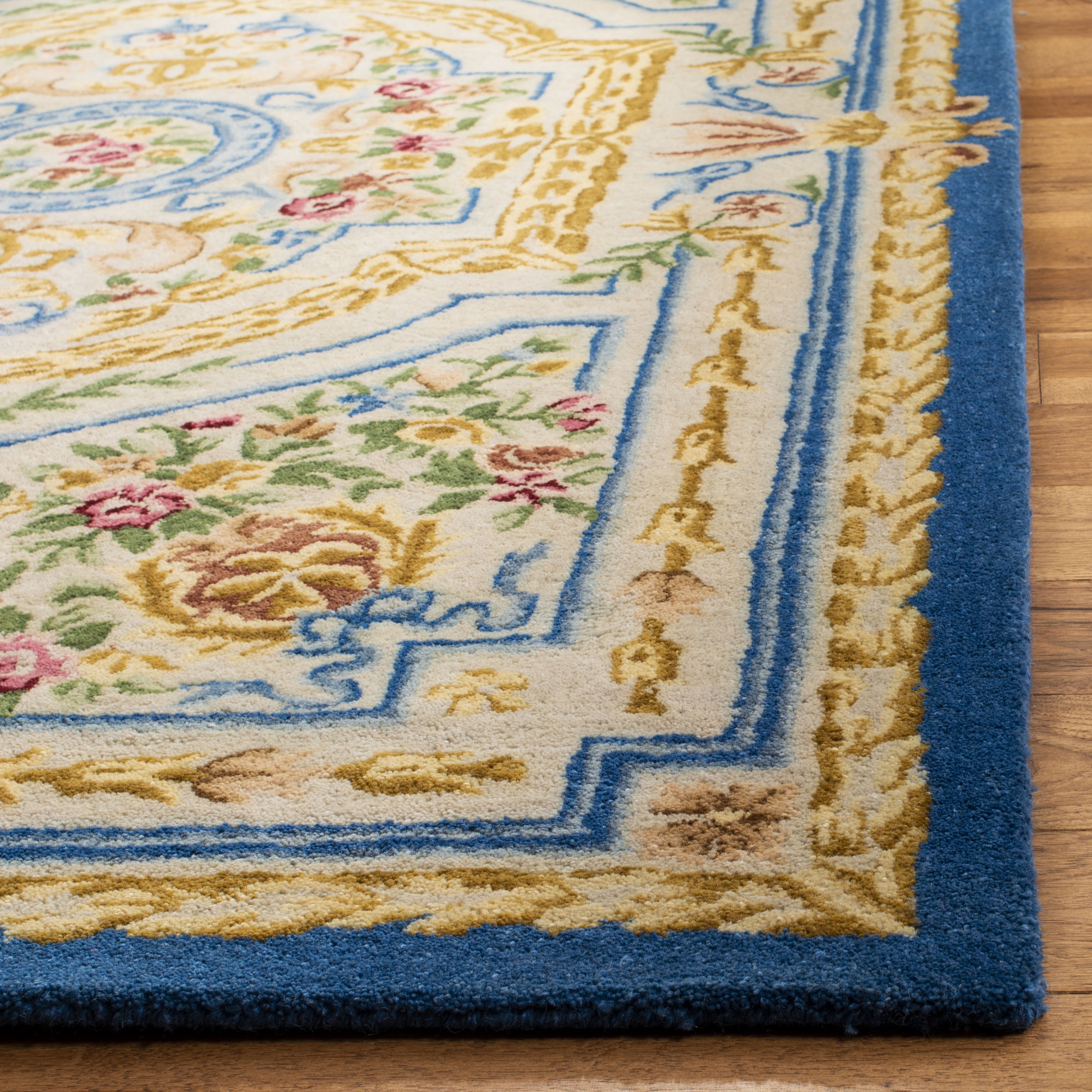 SAFAVIEH Savonnerie Barrfind Floral Wool Area Rug, Blue/Ivory, 6' x 6' Square