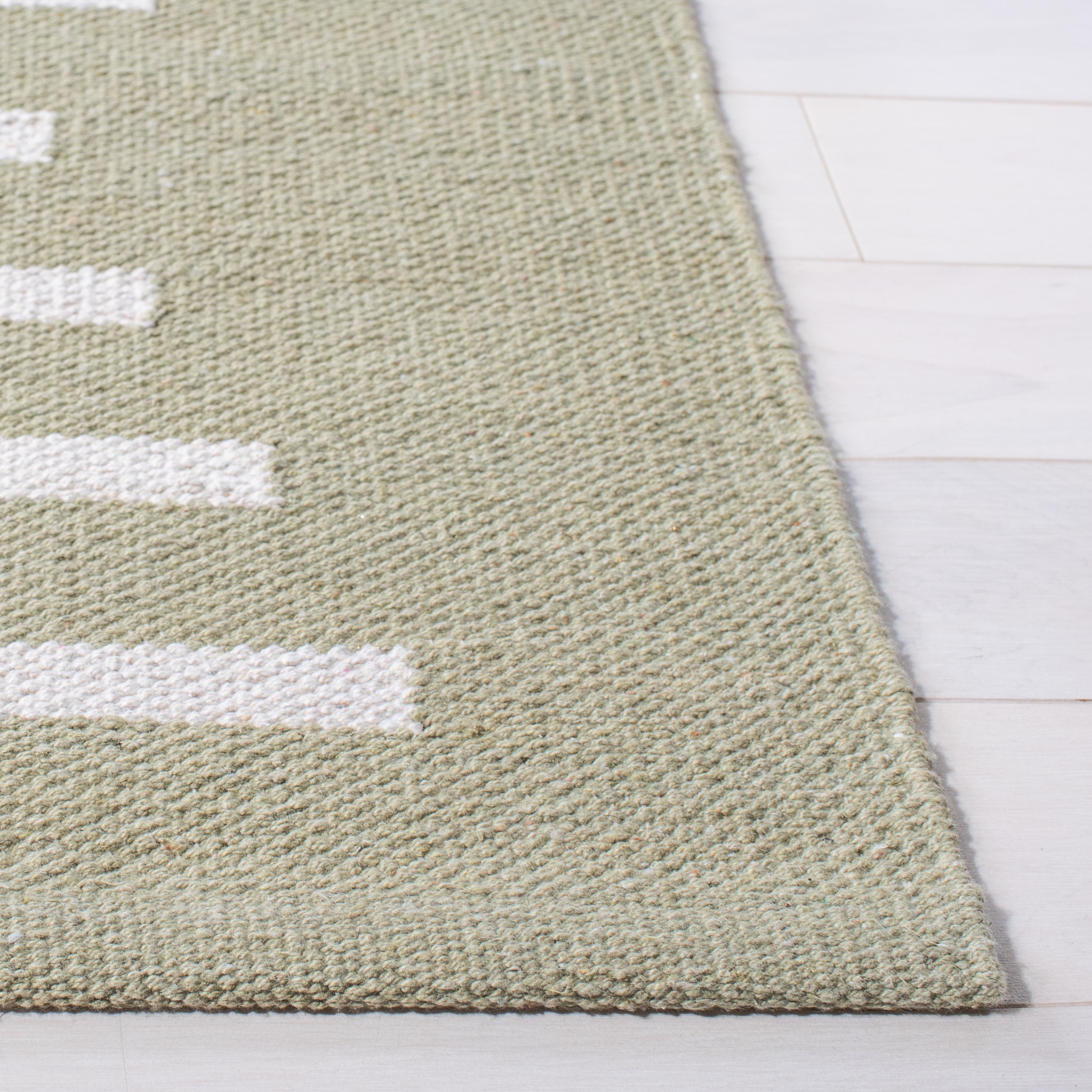 SAFAVIEH Montauk Amadine Striped Cotton Area Rug, Light Green/Ivory, 4' x 6'