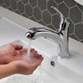 thumbnail image 2 of Grifo de baño con manguera trenzada silenciosa, construcción de latón, fácil de instalar, acabado cromado, rociador extensible para fregaderos de cocina de dos senos y para lavar el cabello, 2 of 5