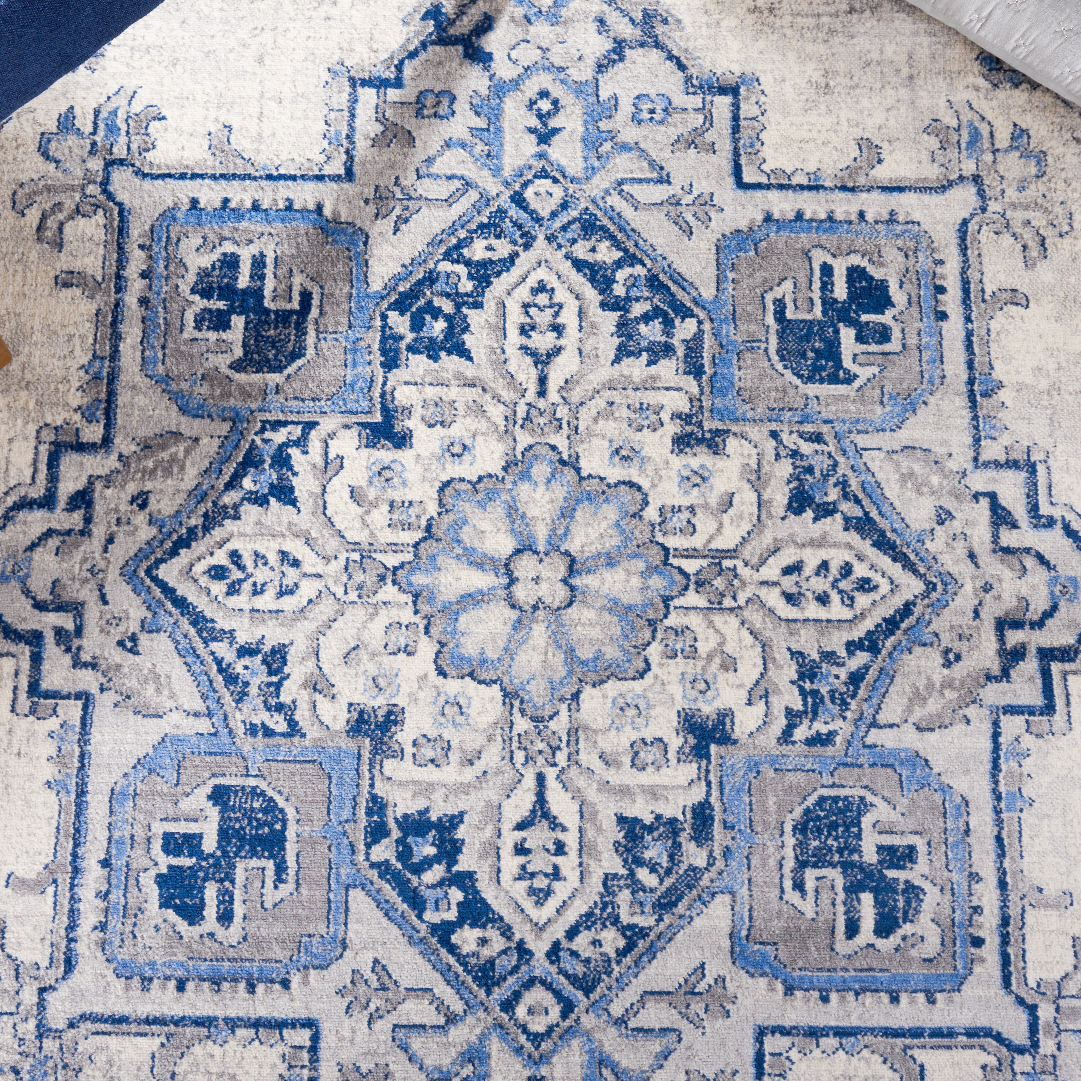 SAFAVIEH Brentwood Vesela Oriental Area Rug, Blue/Light Gray, 4' x 6'