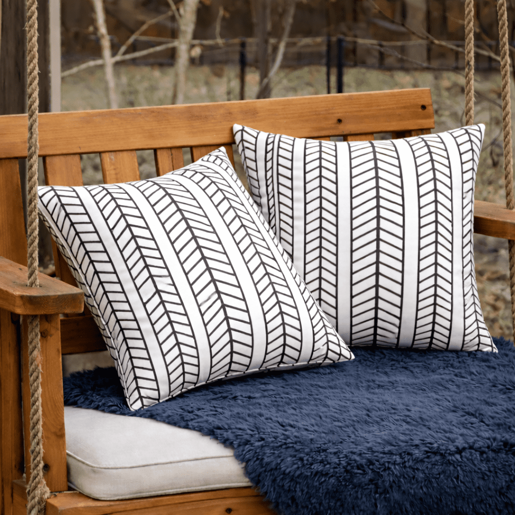 2 Pack Outdoor Throw Pillows, Waterproof & Fade-Resistant Patio Cushions, 18x18 Inch Decorative Outdoor Pillows for Garden, Porch, Balcony & Poolside Furniture