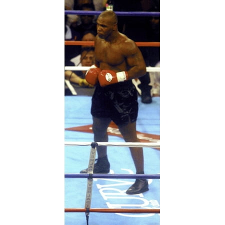 Mike Tyson during his fight with Lennox Lewis Photo (Lennox Lewis Best Fight)