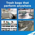 thumbnail image 3 of Bolsas de basura Glad CloroxPro Quick-Tie, 13 galones, 200 unidades, 3 of 9