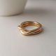 thumbnail image 1 of Anillo de oro K retro sencillo con diseño de diseñador europeo y americano para mujer, anillo de viento frío, 1 of 5
