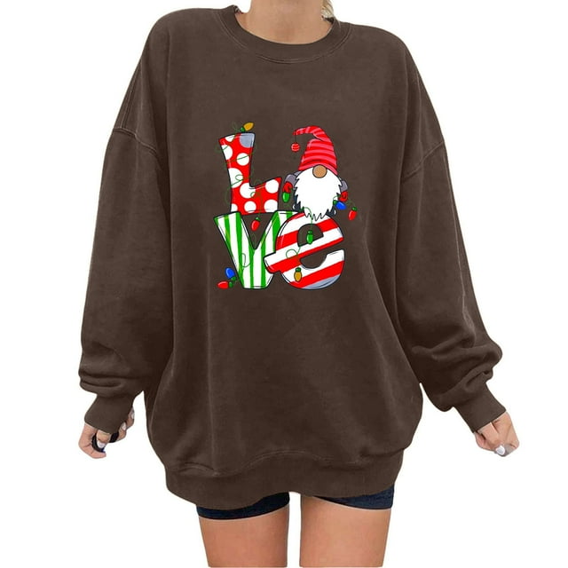top de suéter con estampado navideño de manga larga con cuello redondo para mujer primavera otoño pompotops fgaj10636 Suéter marrón de corte relajado con cuello redondo y mangas largas; diseño frontal "LOVE" con letras en rayas rojas, blancas y verdes y un gnomo con gorro rojo, puños elásticos y dobladillo recto; tejido ligero apto para uso diario.