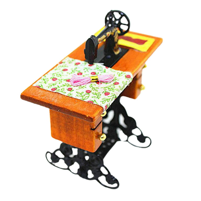 1/12 Dollhouse Mini Furniture Wooden Sewing Machine with Fabric Toy Ornament