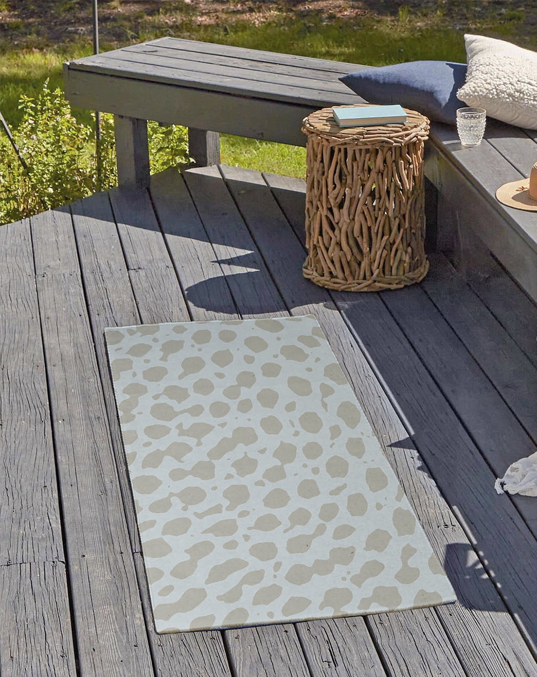 24" 36" Simply Daisy Leopard Pattern Modern & Contemporary Chenille Area Rug, Tan