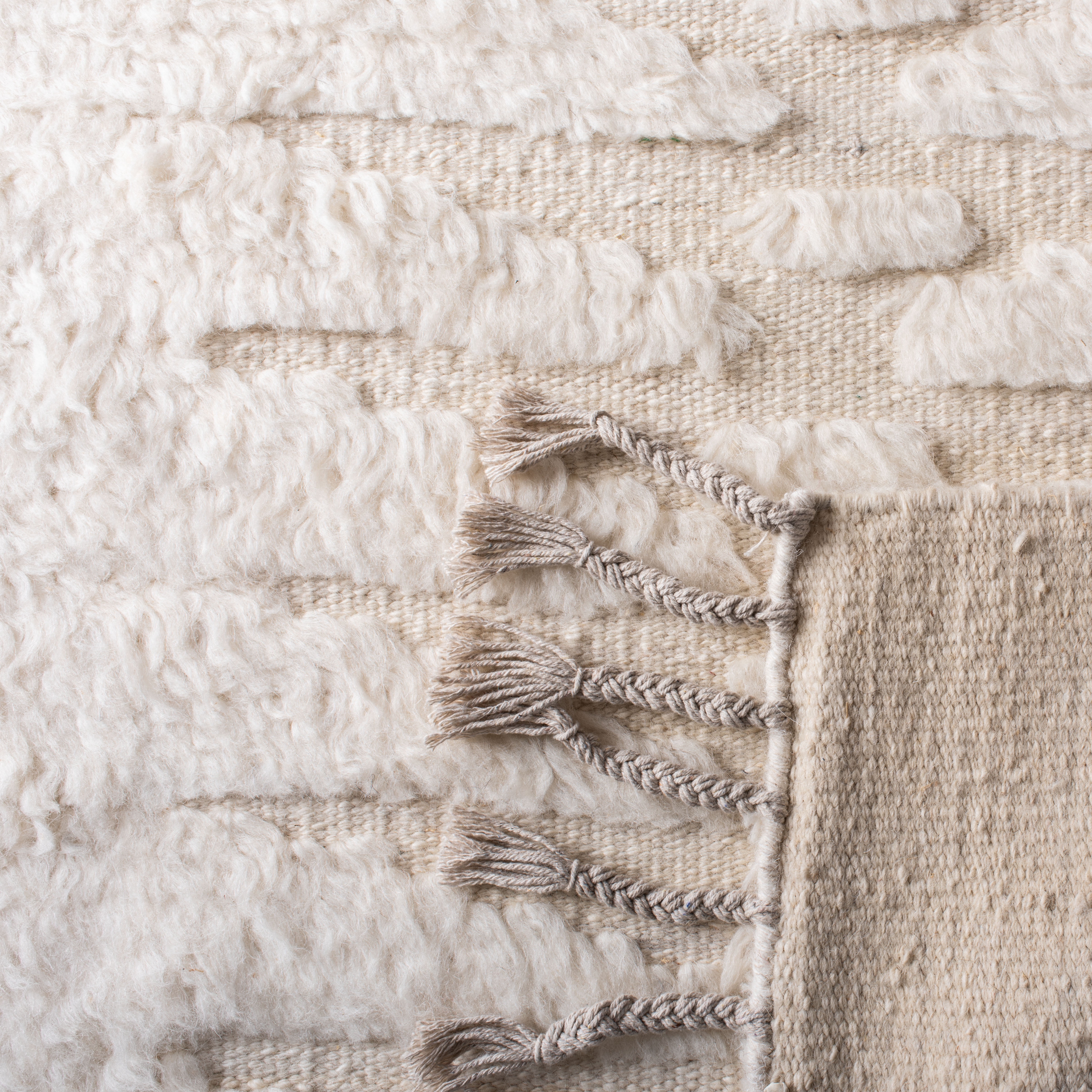 SAFAVIEH Casablanca Albert Solid Striped Wool Shag Area Rug, Ivory, 5' x 8'