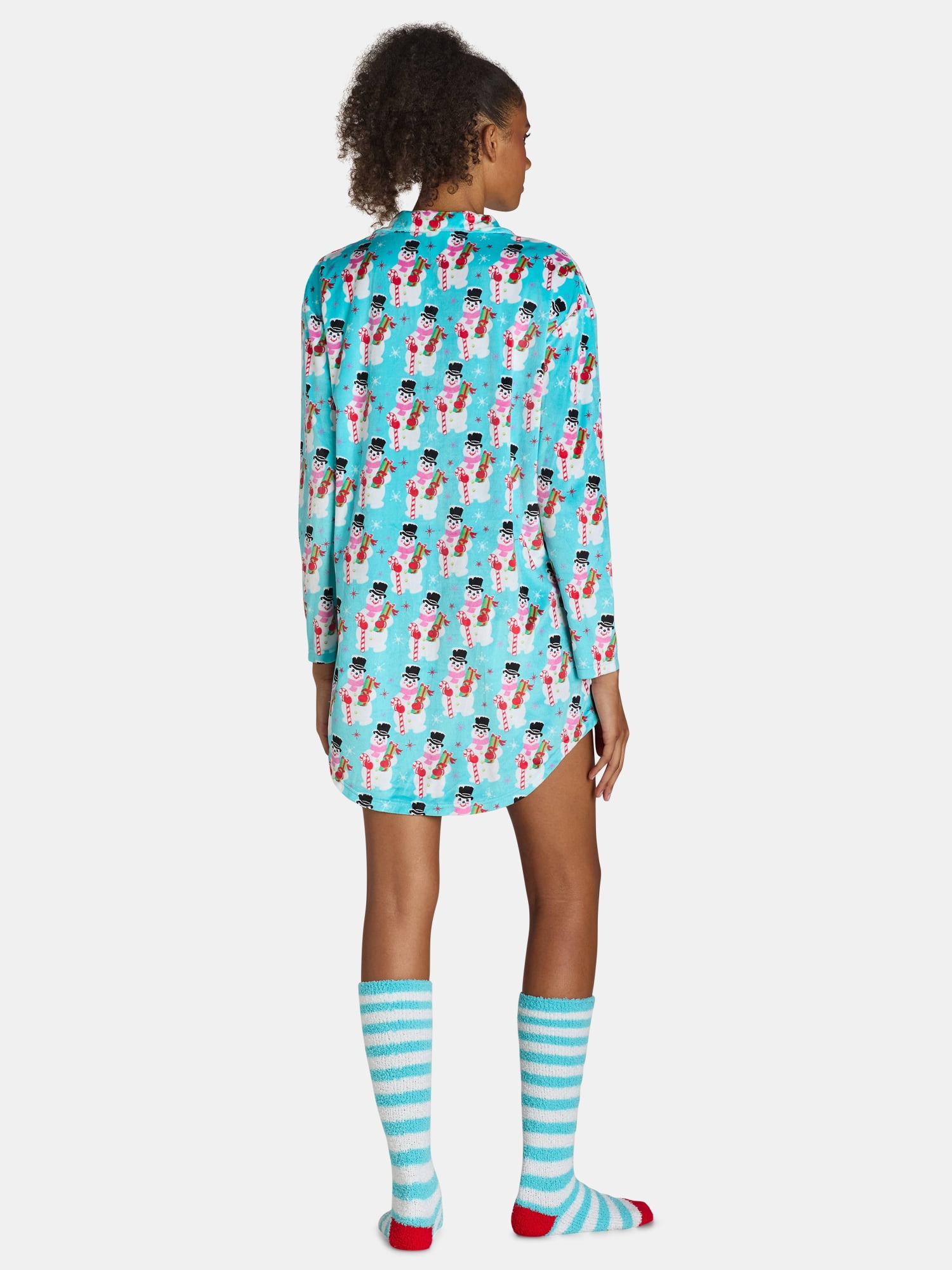 Holiday Time Women’s and Women’s Plus Super Minky Notch Collar Sleepshirt and Cozy Socks Set, 2-Piece, Sizes XS-3X