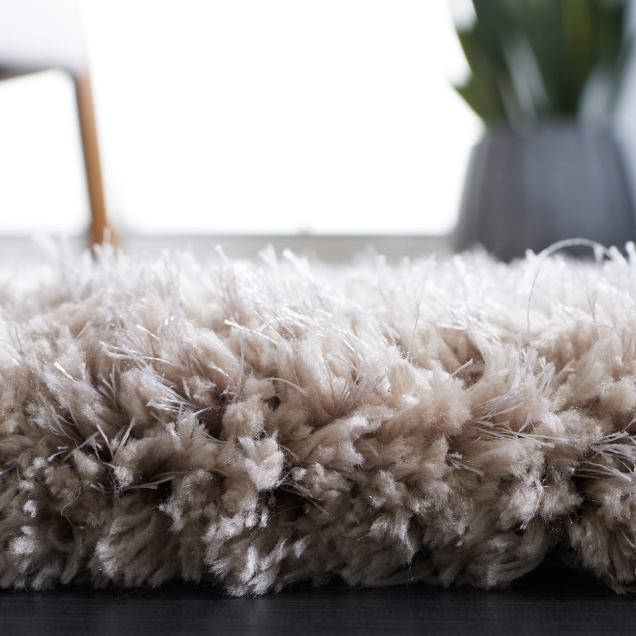 SAFAVIEH Express Juan Solid Plush Polyester Shag Area Rug, Silver, 3' x 5'