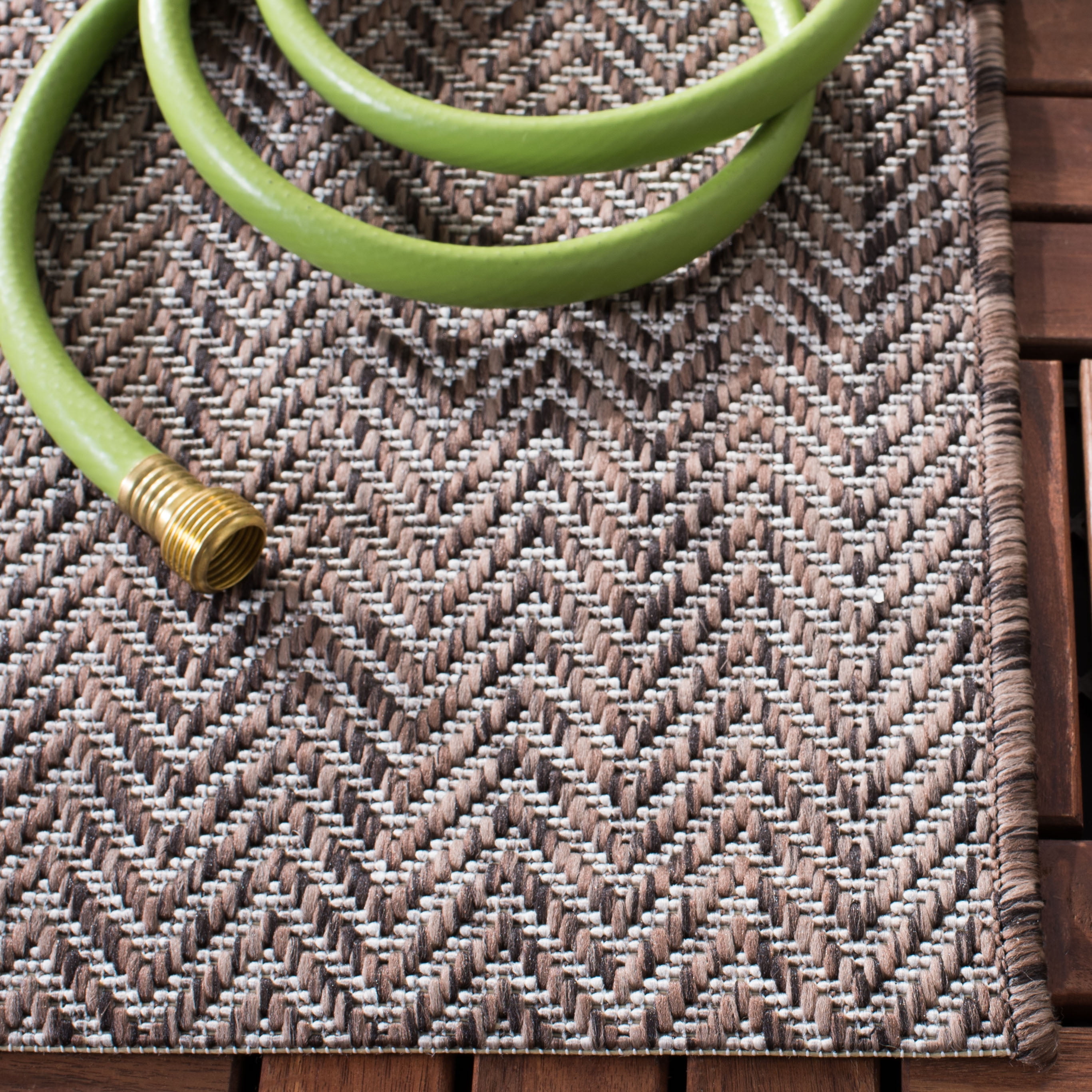 SAFAVIEH Courtyard Blazhe Chevron Indoor/Outdoor Area Rug, Brown/Beige, 8' x 10'