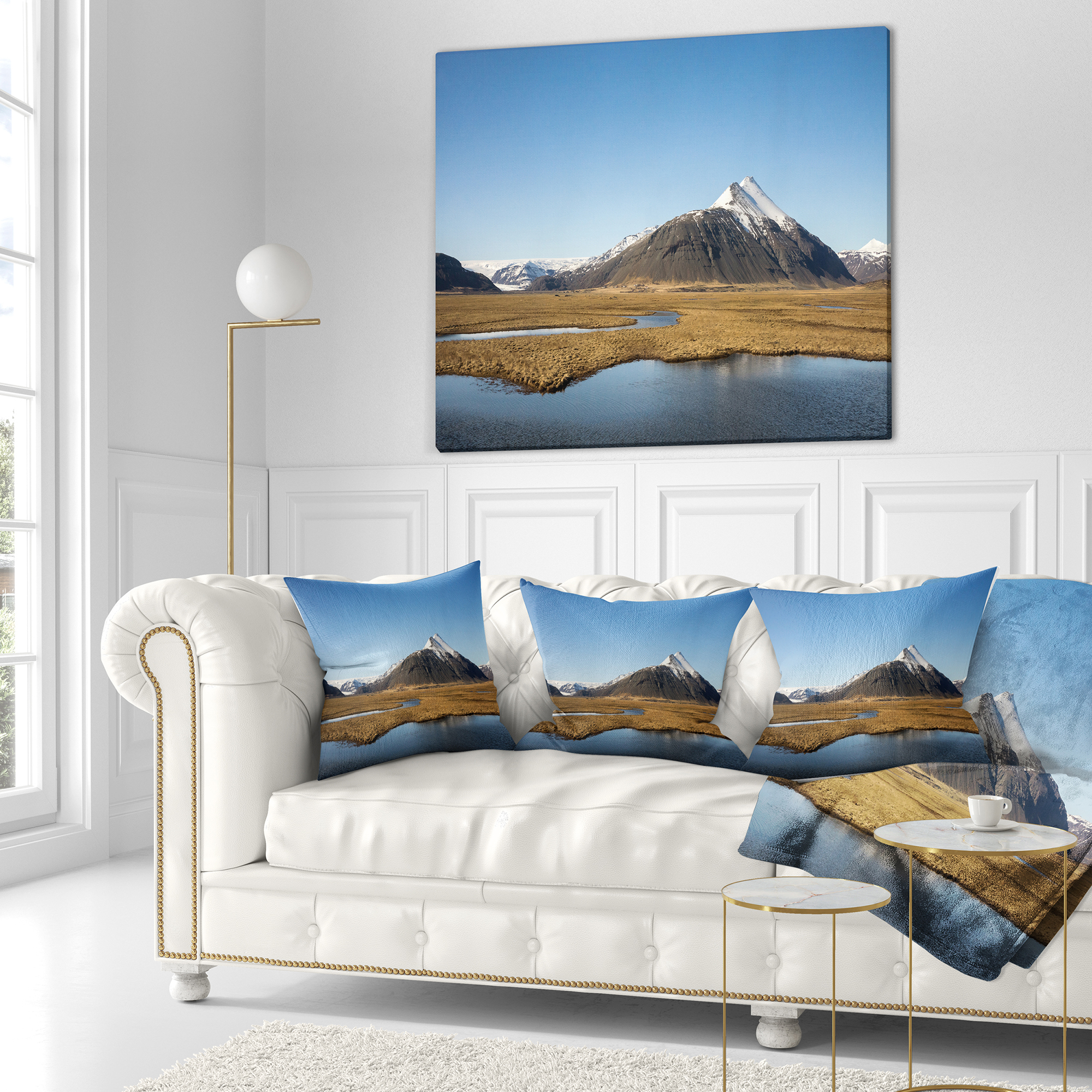 Designart Scenic Southern Iceland - Landscape Photography Throw Pillow - 18x18