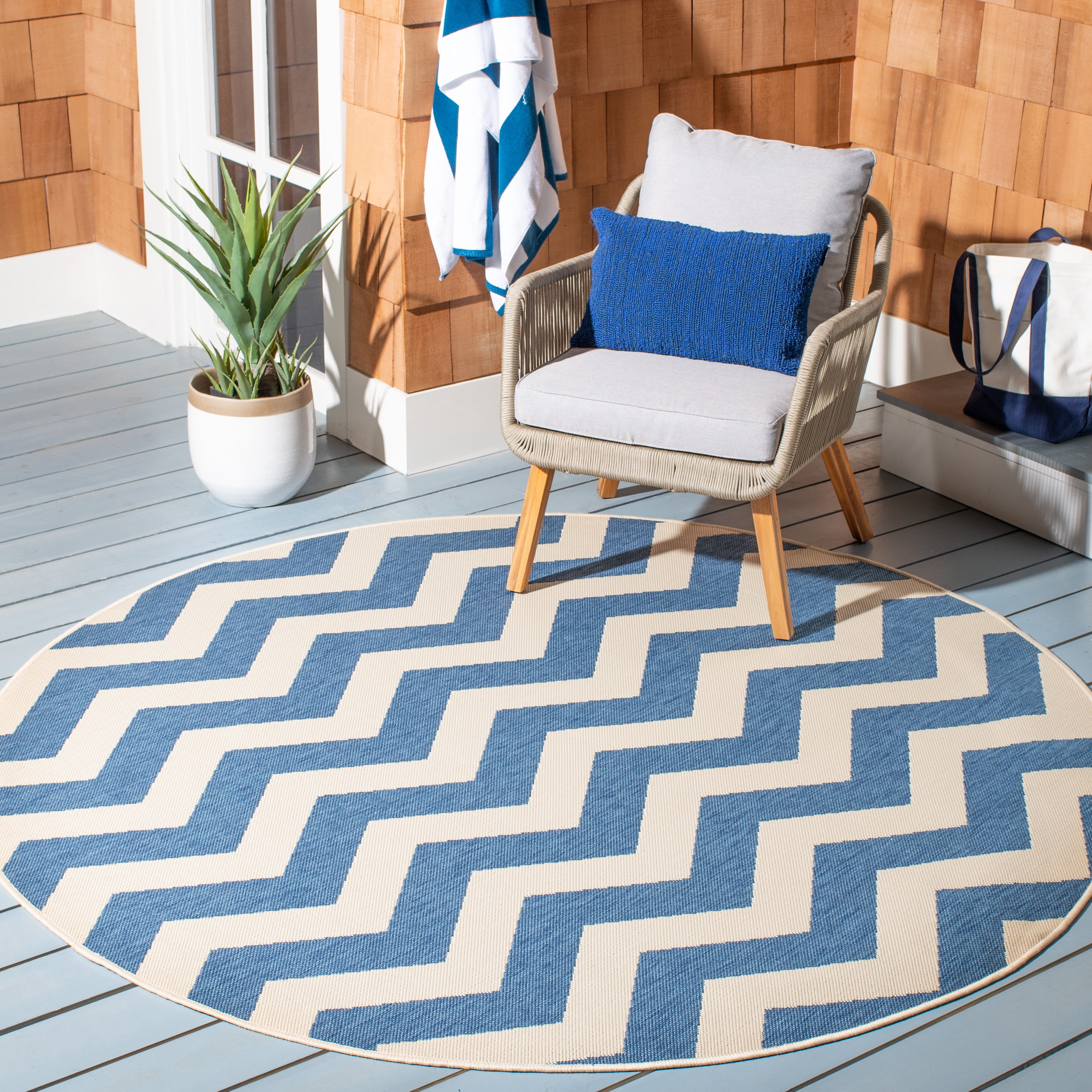 Safavieh Courtyard Ayden Chevron Indoor/Outdoor Area Rug, Blue/Beige, 5'3" x 5'3" Round