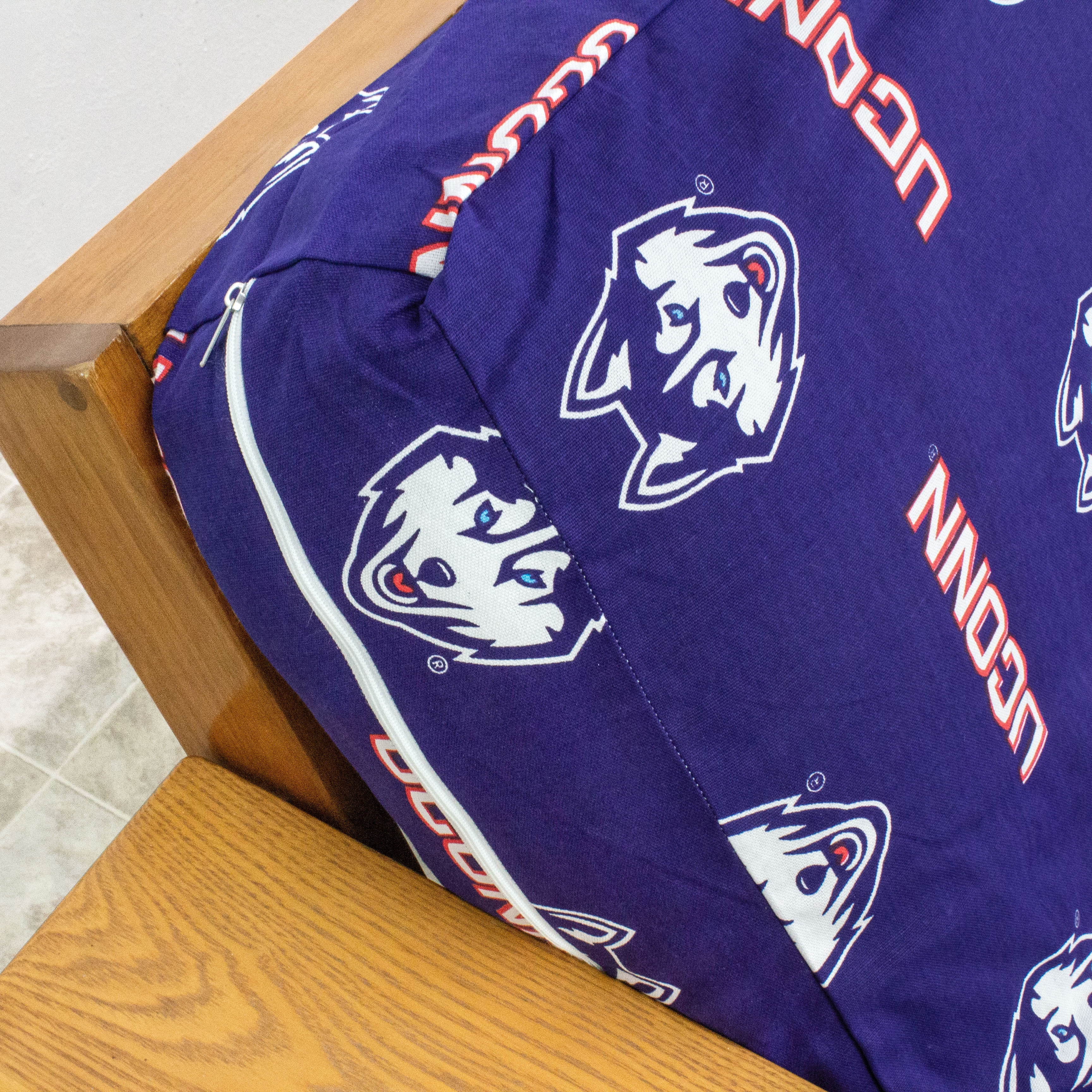 Connecticut Huskies Futon Cover - Full size fits 6 and 8 inch mats