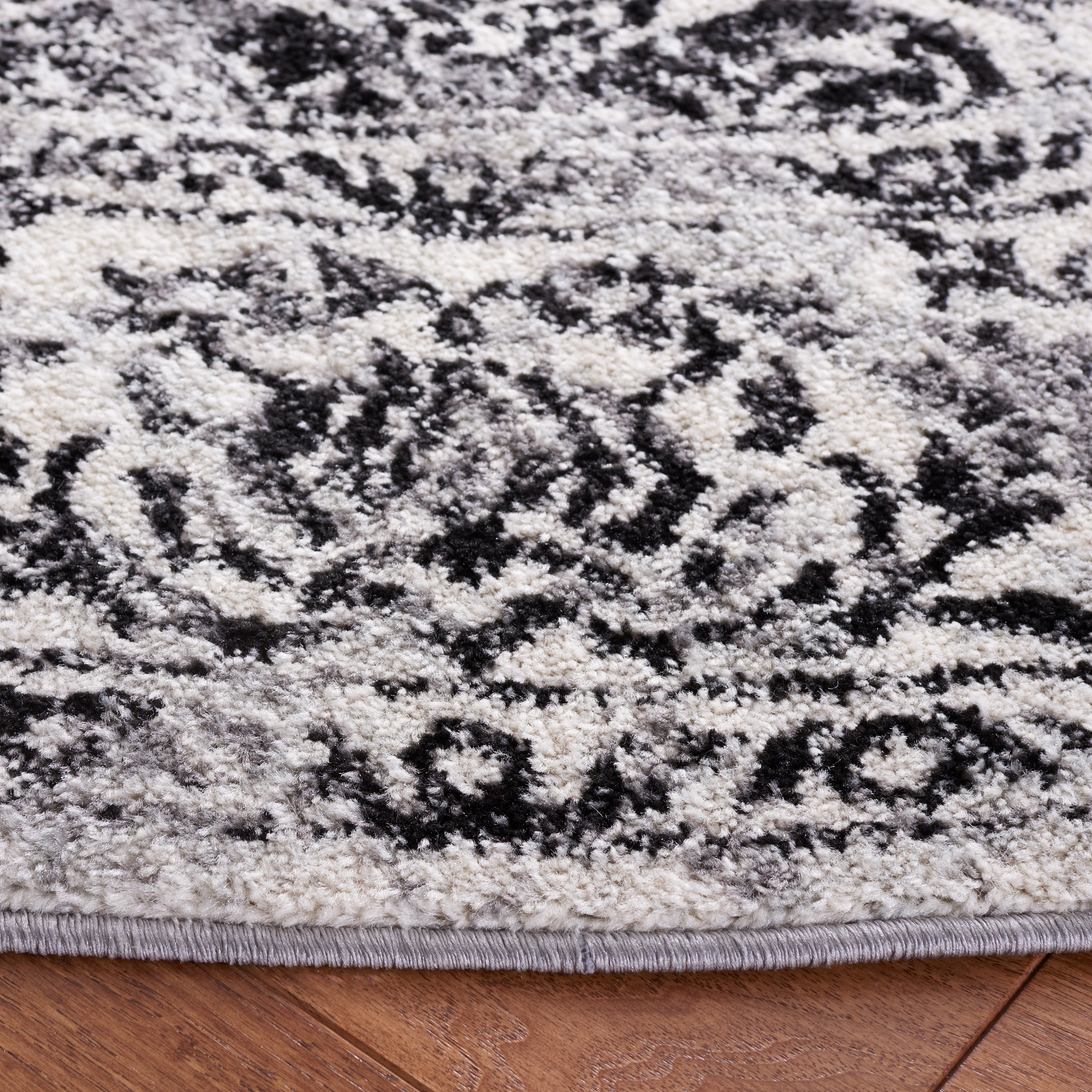 SAFAVIEH Tulum Braganza Medallion Area Rug, Ivory/Black, 8' x 8' Round