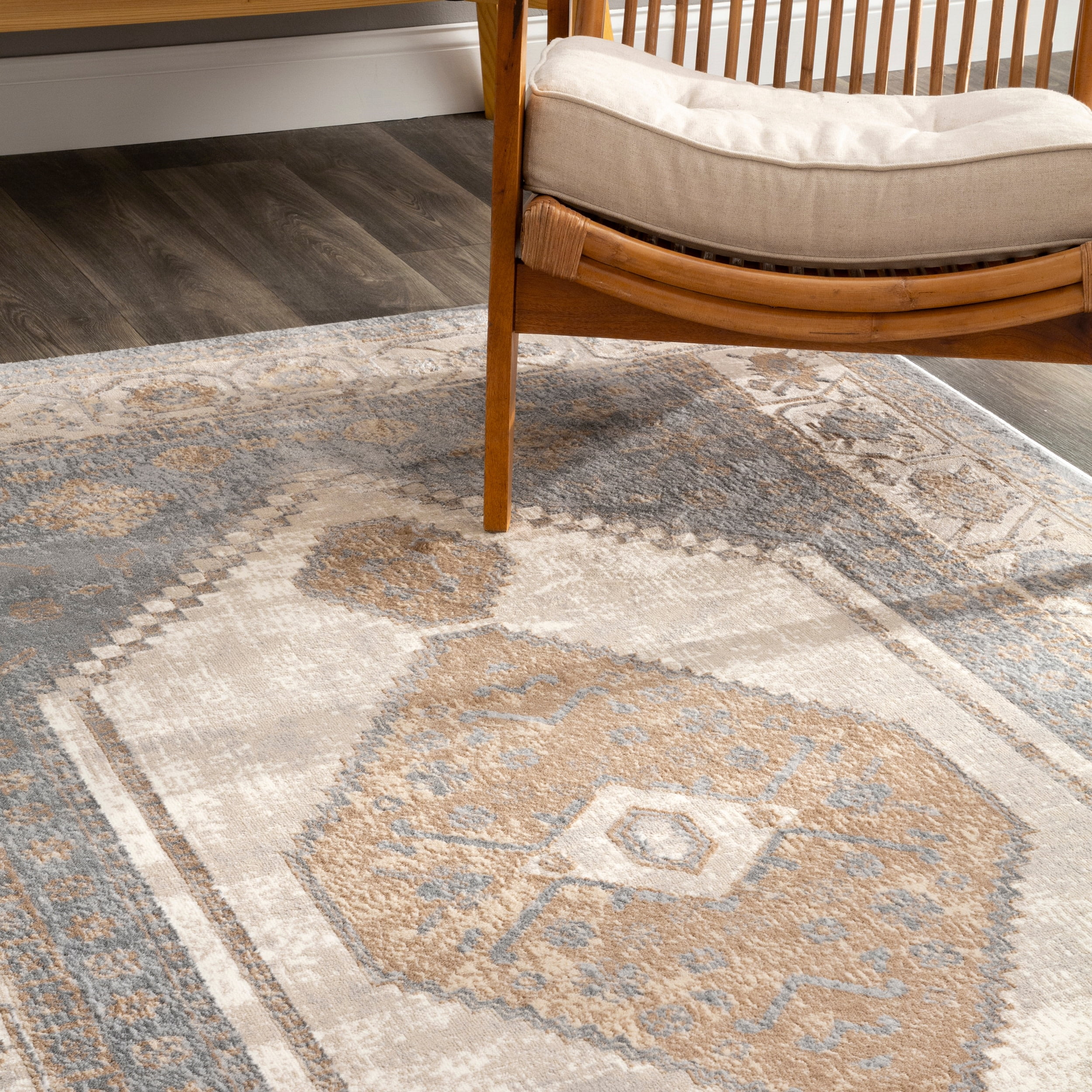 nuLOOM Vintage Giada Area Rug, 4' 3" x 6', Beige