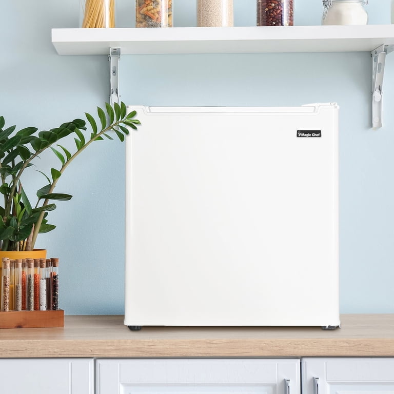 YA−MAN HRF17-W MAGIC CHEF 1.7-cu. ft. Mini Fridge in White, HMAR170WE - Walmart.com