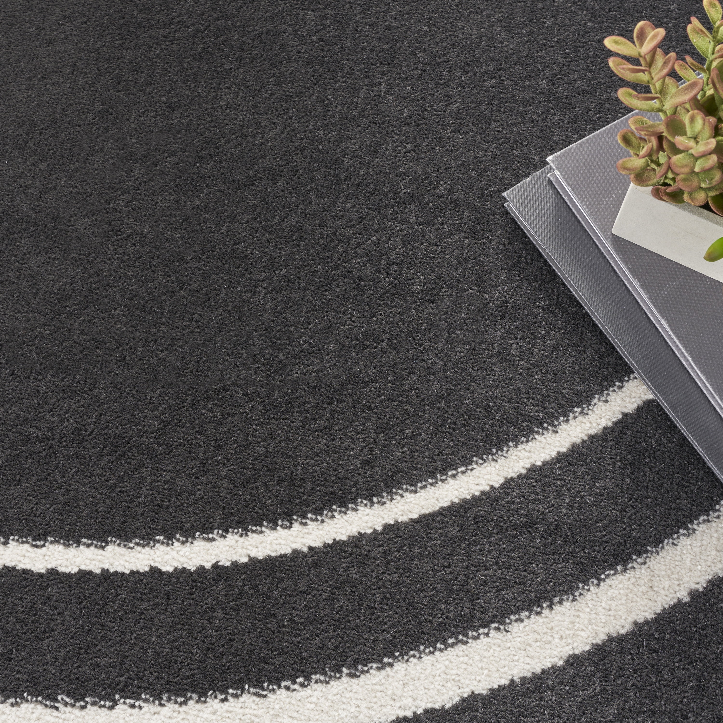 Nourison Essentials Indoor/Outdoor Black Ivory 8' x round Area Rug, (8 Round)