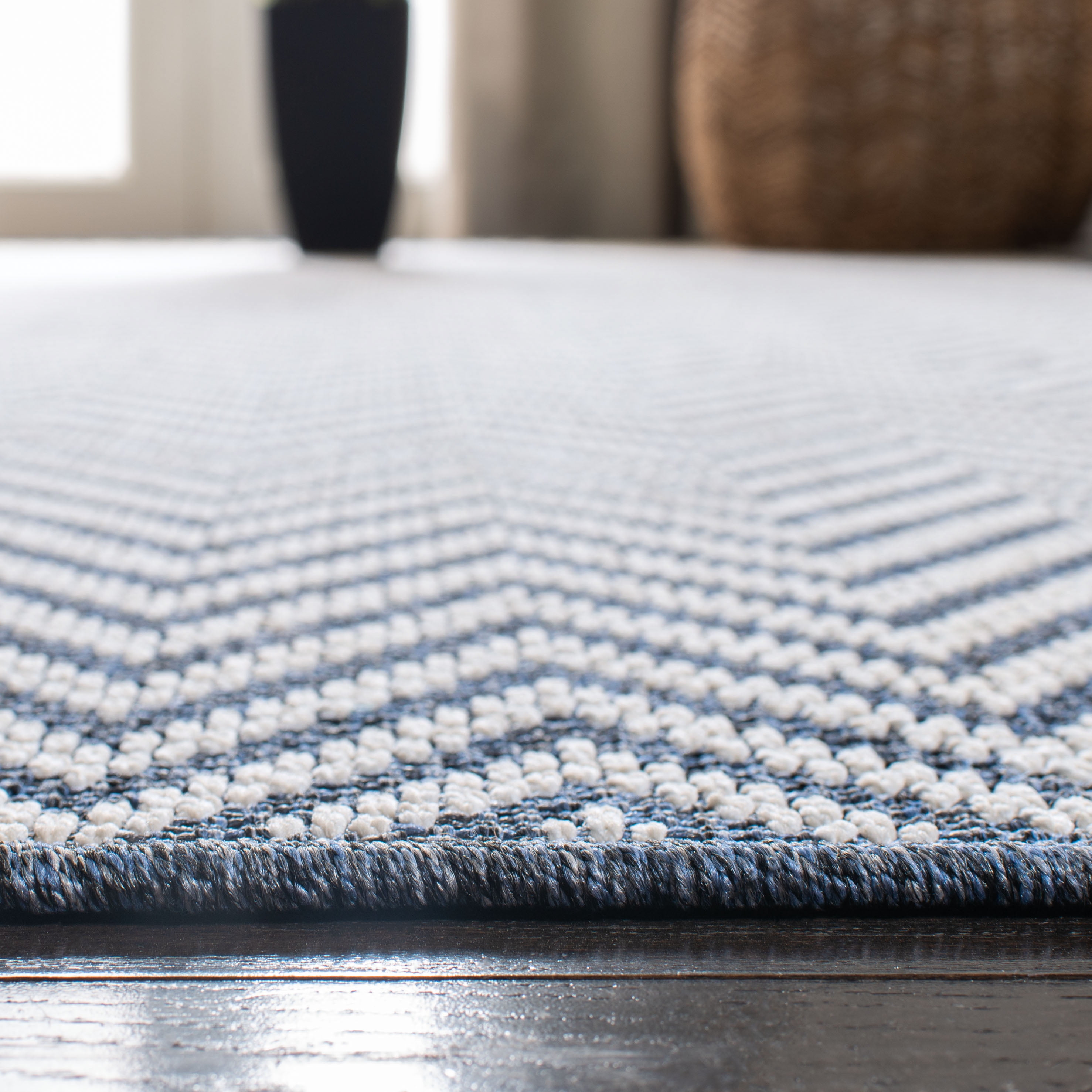 SAFAVIEH Machine Washable Rug Indoor/Outdoor Bermuda Collection - Bermuda Kandace Geometric Machine Washable Indoor/Outdoor Area Rug, Blue/Cream, 9' x 12'
