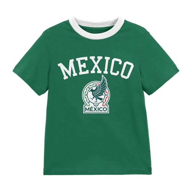 playera fifa manga corta estampada verde, vista frontal centrada de camiseta verde con cuello redondo blanco y corte recto; estampado en el pecho con la palabra "MEXICO" en mayúsculas blancas y logo circular con águila estilizada y recuadro que dice "MÉXICO". También adecuada como camiseta casual para apoyar a la selección en eventos deportivos.