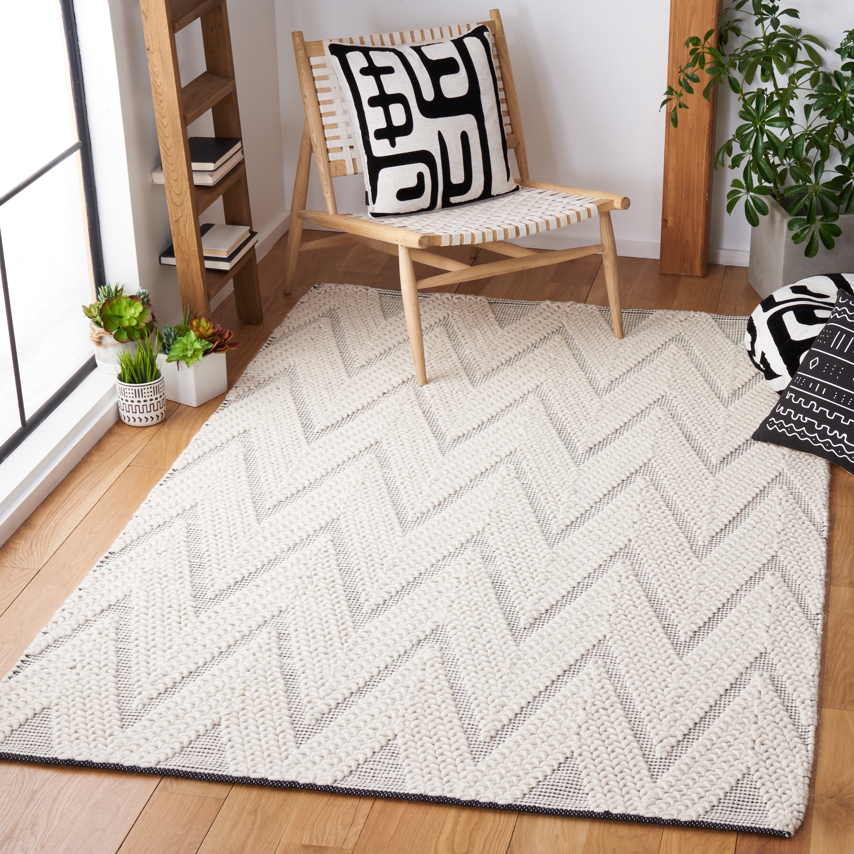 SAFAVIEH Natura Paula Zig-Zag Area Rug, Ivory/Black, 4' x 6'
