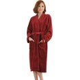 thumbnail image 2 of Bata de felpa gruesa para parejas, cómoda y cálida, ideal para invierno, con bolsillos laterales y ajuste de cintura, disponible en talla XXL y color vino tinto., 2 of 6