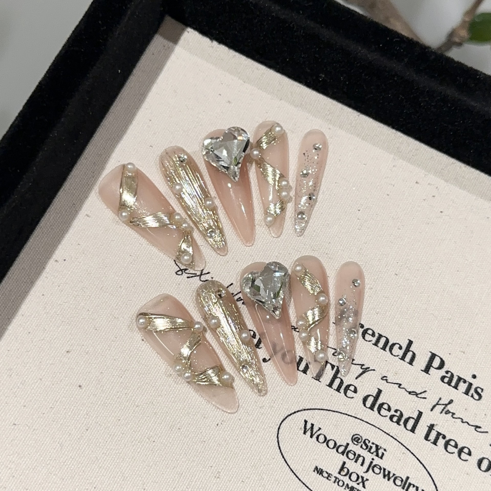 Purely handmade wearing nail pads, high-end transparent pink, gold streamers, nail art, love diamonds, pearls, light luxury temperament, white