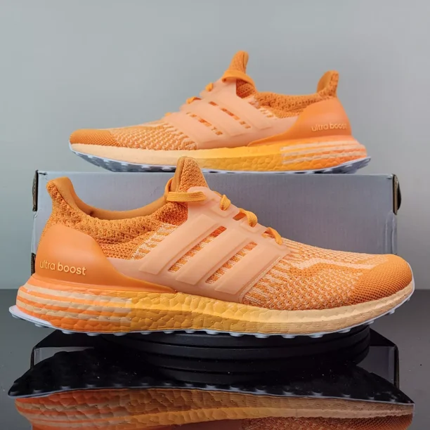 adidas Ultraboost 5.0 DNA Running Shoes Acid Orange Sneaker HR0594 Men’s Sz 8
