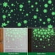 thumbnail image 4 of Pegatinas electrostáticas de copos de nieve para fiestas, pegatinas fluorescentes brillantes, decoraciones navideñas para ventanas Adepaton CPB-SSW73-1, 4 of 5