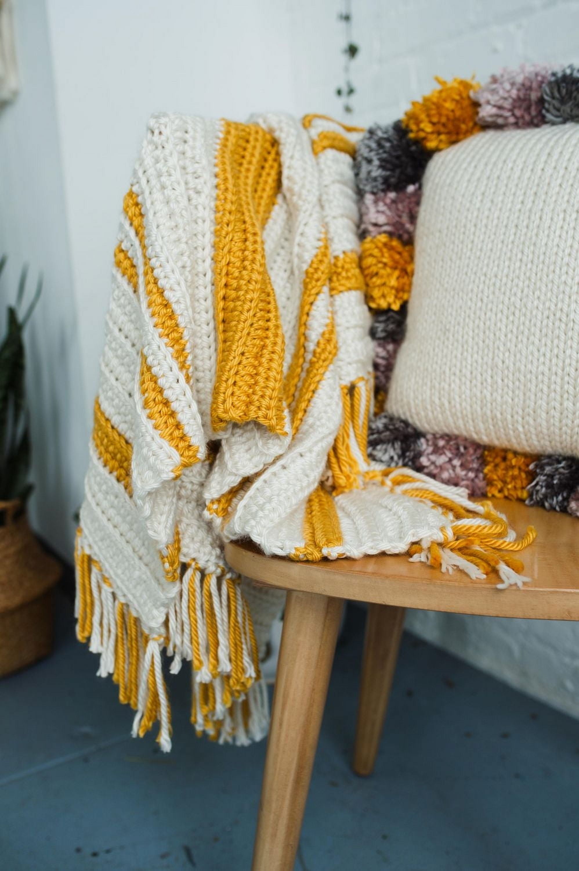 Lion Brand Hometown® Yarn  #6 Super Bulky/ Chunky Yarn 142g/74 m 3-Pack