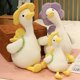 thumbnail image 5 of Almohada de peluche de pato suave: linda y novedosa almohada de patito abrazable, juguete peludo kawaii para dormir, regalo para decoración del hogar, 5 of 5