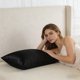 thumbnail image 4 of Funda de almohada de terciopelo para el cabello y la piel | Funda de almohada con cierre tipo sobre | Tejido suave y liso que reduce el encrespamiento y las arrugas, 4 of 6